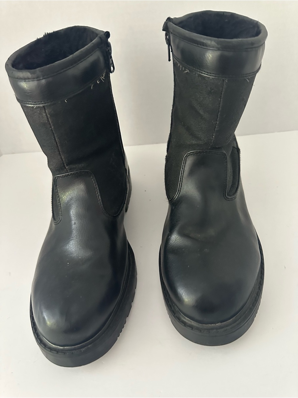 Women's Black Platform Lug Sole Winter Boots with Cozy Lining